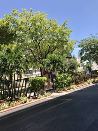 Foto principal - 1470 NE 125th Terrace