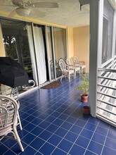 Building Photo - 565 Oaks Ln