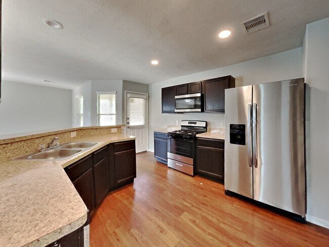 Foto del edificio - 1203 Gibson Crossing Way