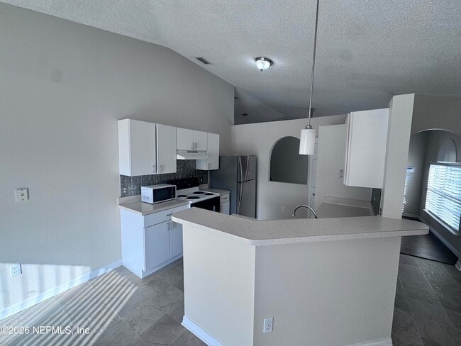 Building Photo - 8440 Oak Crossing Dr W