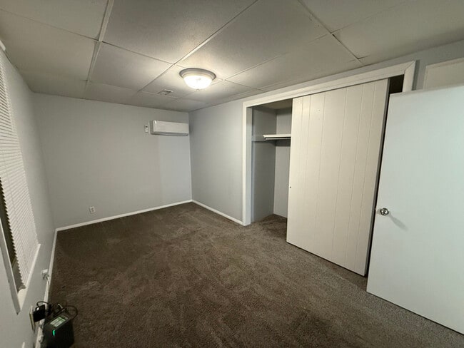 Building Photo - 522 E 5th St