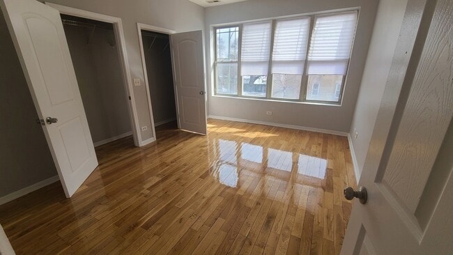 Building Photo - 1407 E 69th Pl