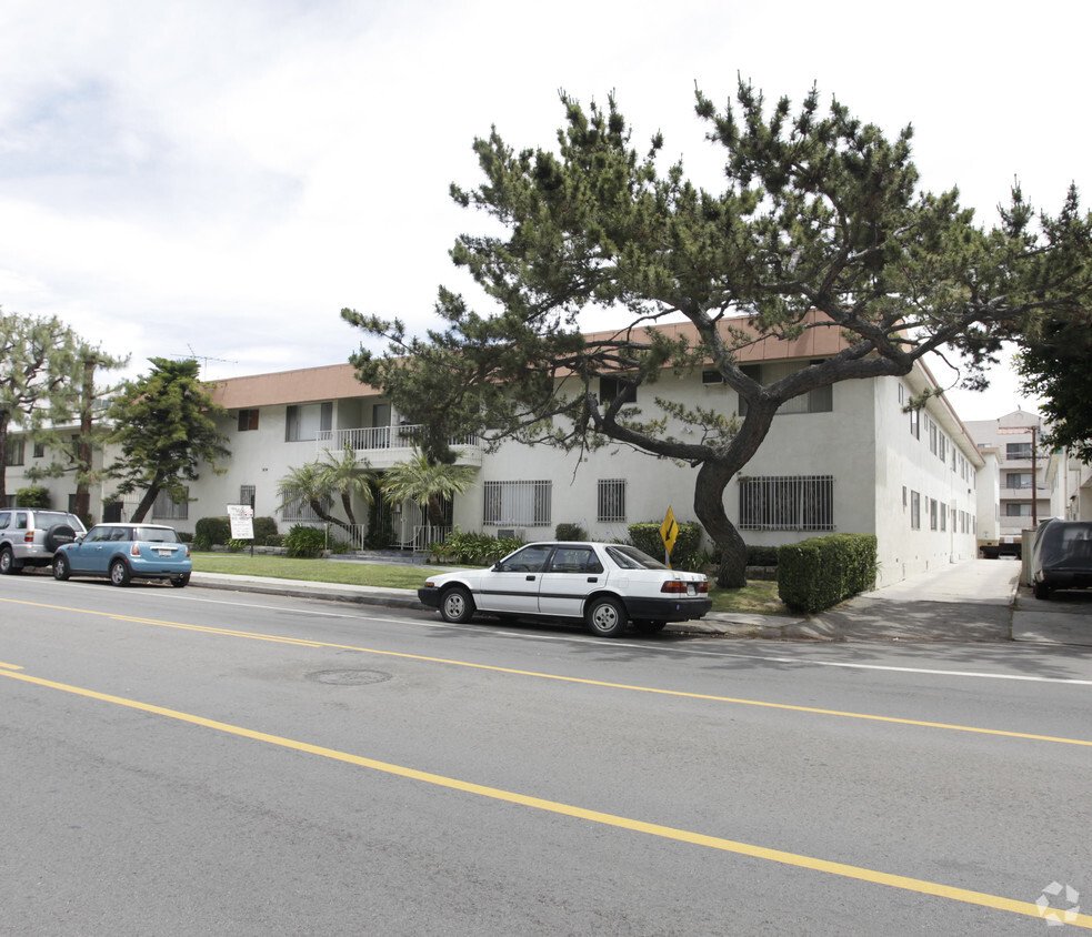 Building Photo - 5050 Tujunga Ave