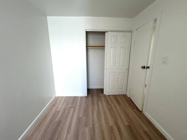 Foto del edificio - 681 Rhinelander Ave