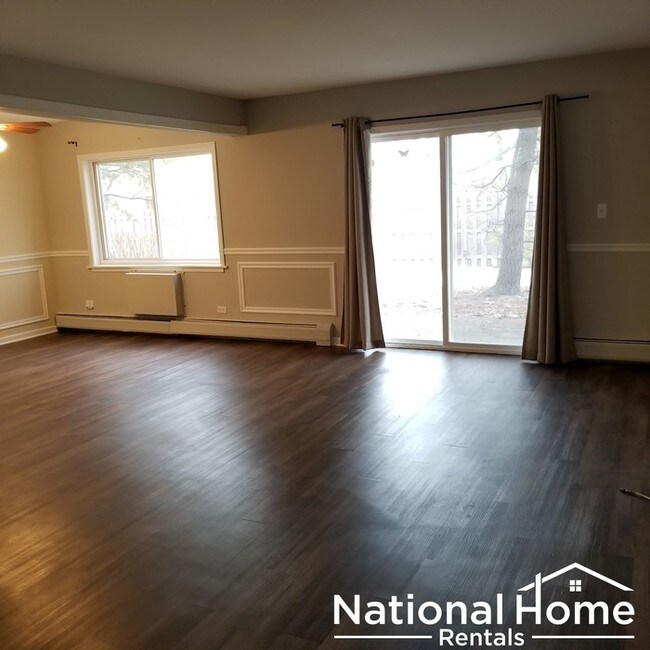 Building Photo - 711 E Falcon Dr