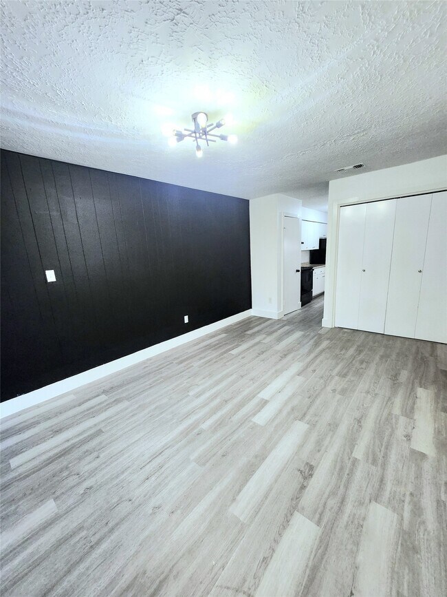 Foto del edificio - 6824 W Fuqua St