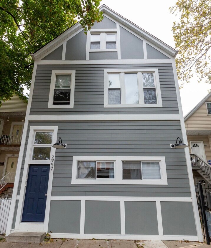 Foto principal - 2957 N Avers Ave