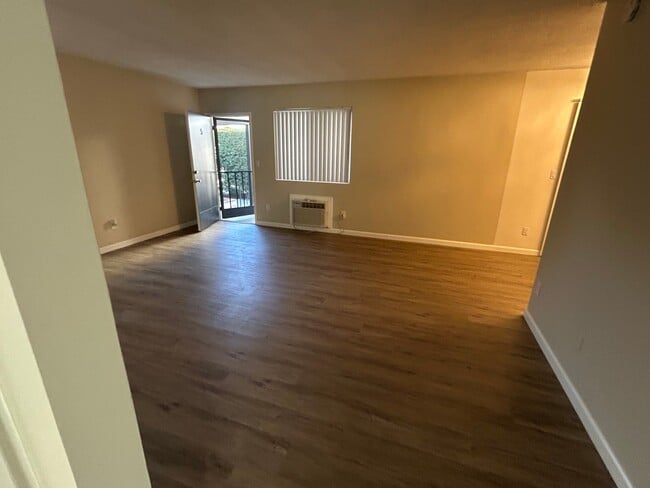 Foto del edificio - 1164 W Duarte Rd