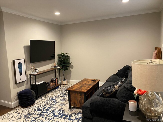 Building Photo - 326 Edmunton Dr