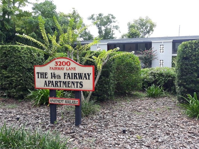 Building Photo - 3200 Fairway Ln