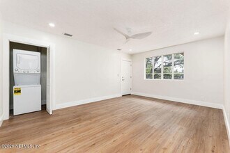 Building Photo - 2247 Riverside Ave