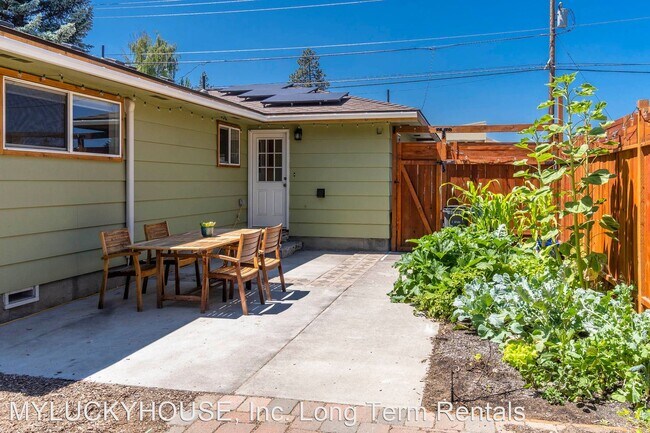 Building Photo - 2 br, 1 bath House - 904 NE 8th Street