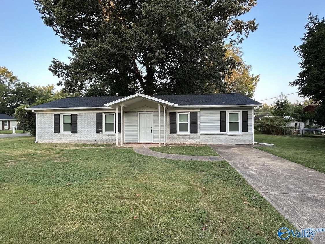 Primary Photo - 2912 Alhambra Dr SW