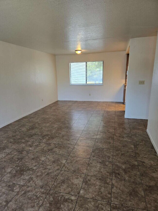 Foto del edificio - Ready Now! One bedroom apartment home with...