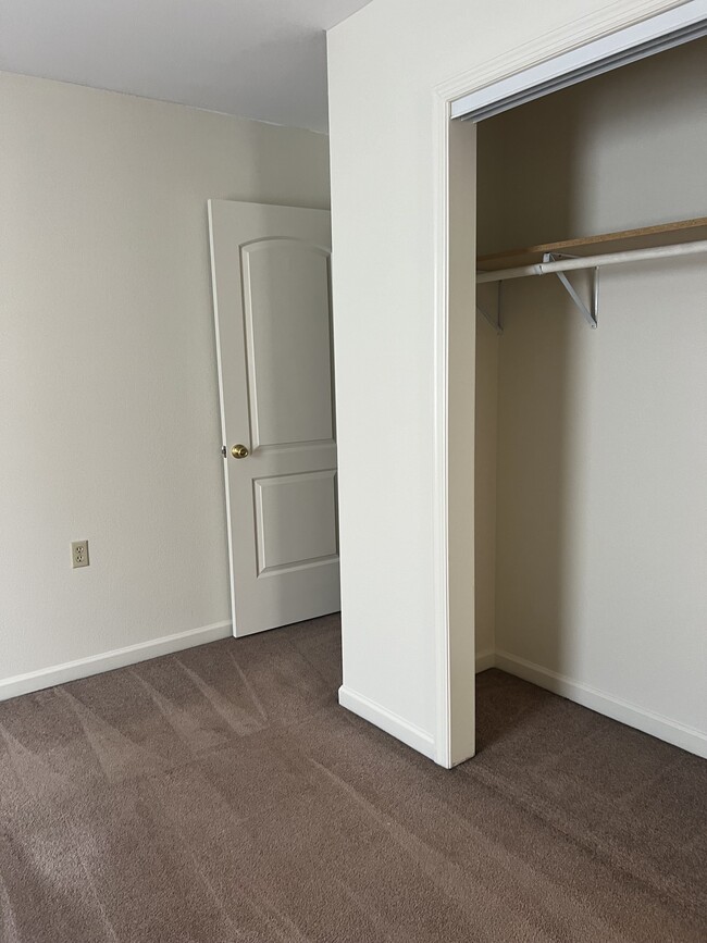 Building Photo - 8357 Shawn Ridge Dr