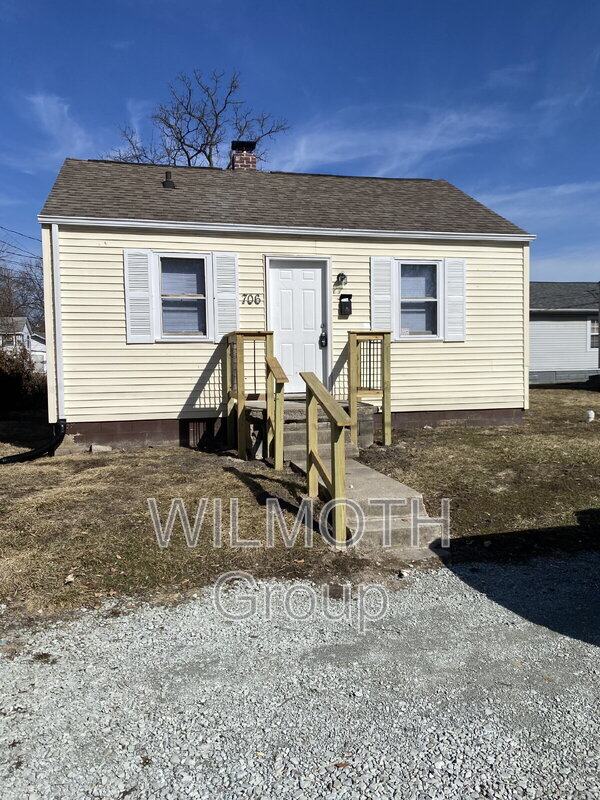 Primary Photo - 706 W 23rd St