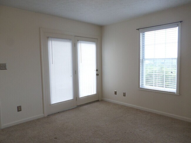 Building Photo - 2 Bedroom 2 bath Condo