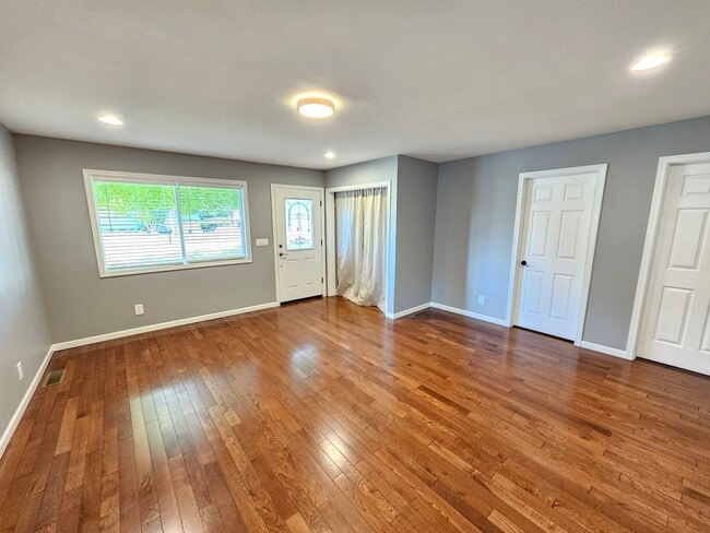 Building Photo - 10202 White Birch Ln