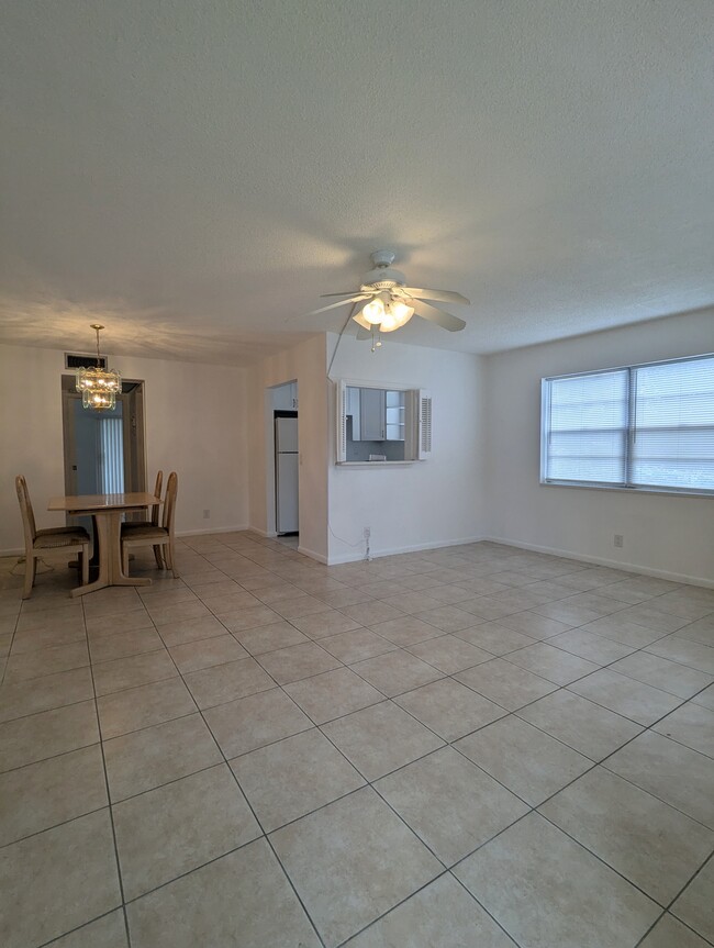 Great Layout with over sized Living/Dining room - 77 Sheffield D