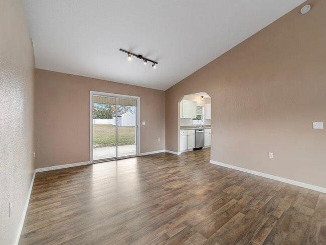 Building Photo - 6930 Bahia Rd