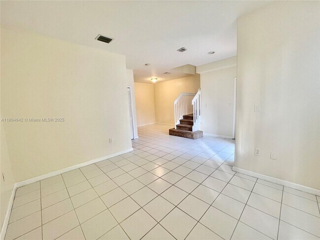 Building Photo - 1429 SE 24th Ct