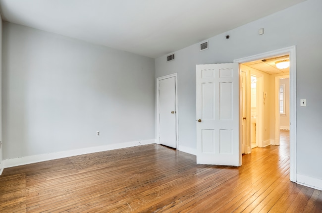 Building Photo - Junior League - 3039 M