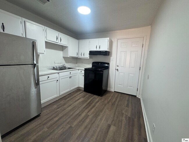 Building Photo - 207 Oaklawn Dr