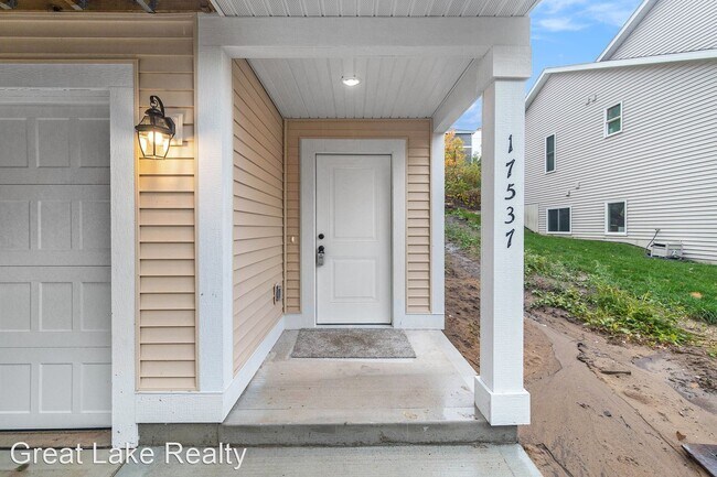 Foto del edificio - 5 br, 3 bath House - 17549 Beechwood Lane