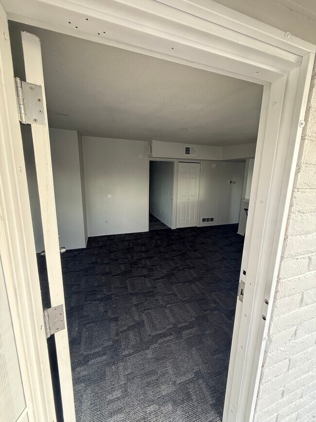 Foto del edificio - 5774 E 24th St