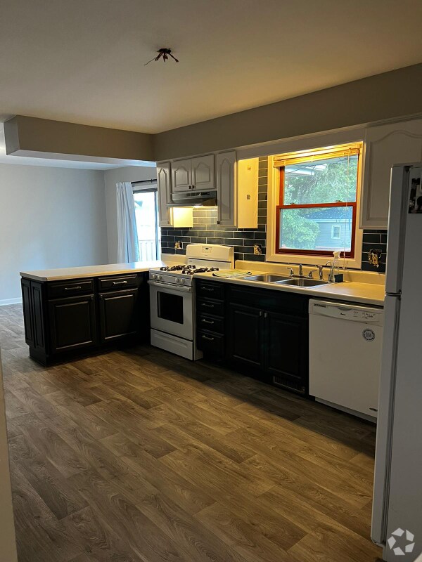 Rolling Green Apartments for Rent with a Garage Rockford, IL 2