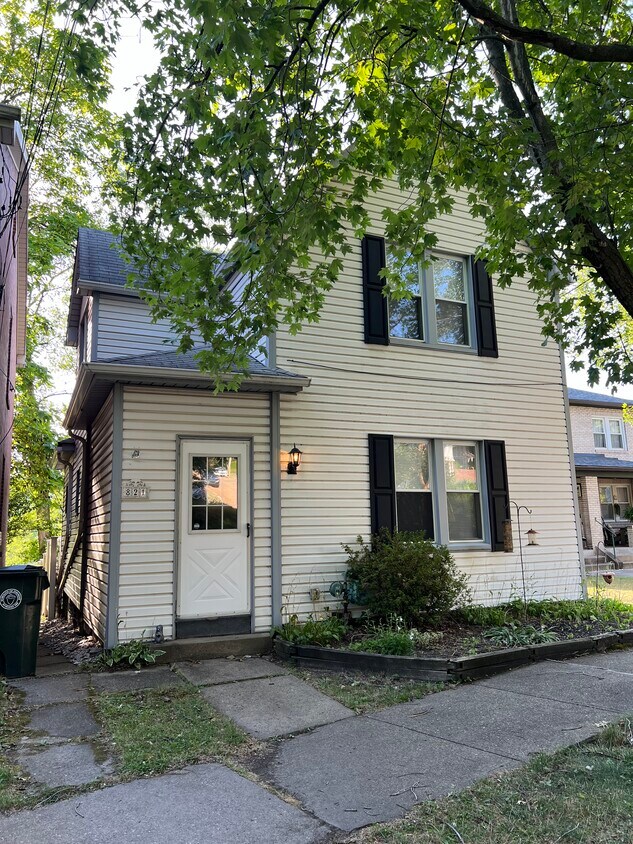 Primary Photo - 821 5th St