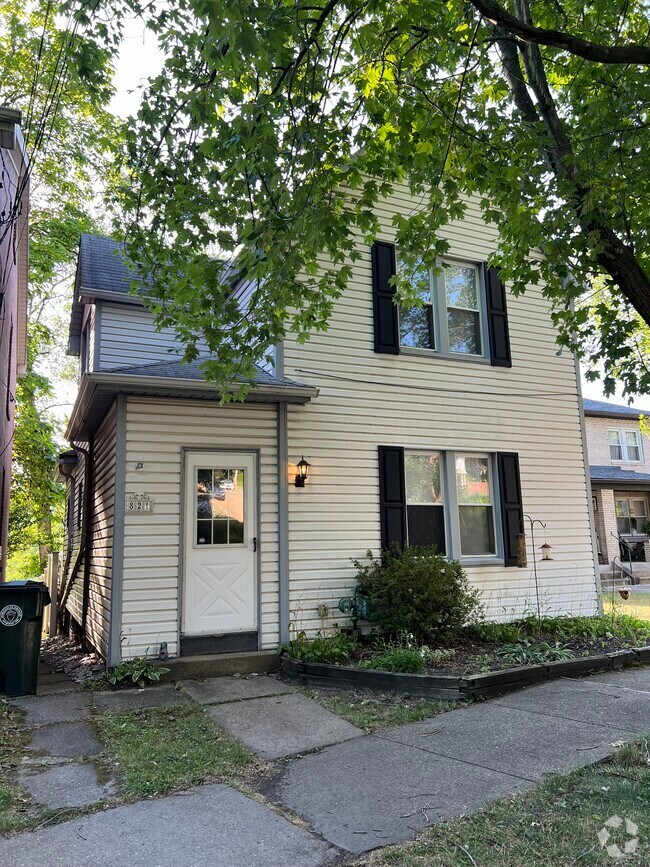 Lower Oakmont Apartments for Rent with Extra Storage Oakmont, PA 1