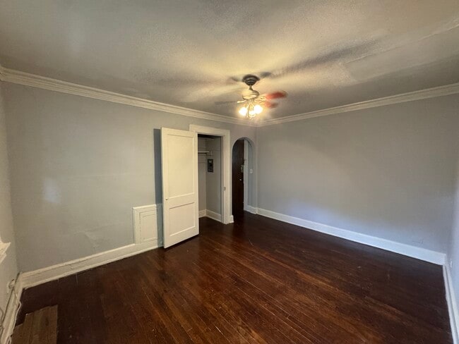 Foto del edificio - 1043 Saint Charles Ave NE