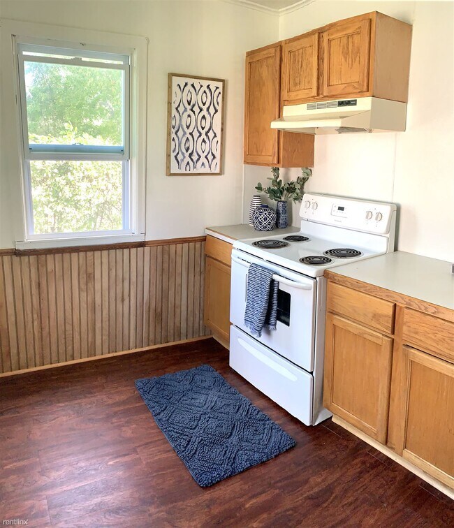 Building Photo - 2 br, 1 bath Duplex - 1300 2nd Avenue Sout...