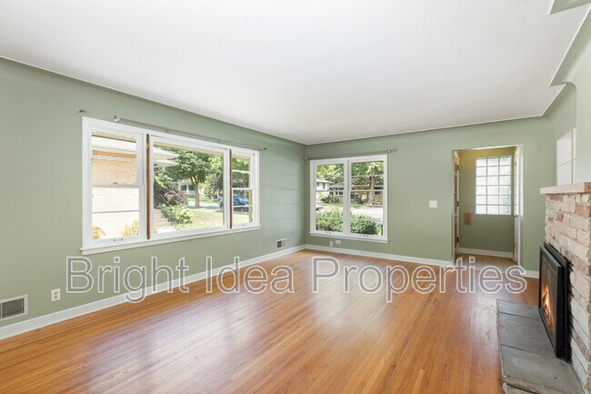 Building Photo - 4950 Sheridan Ave S