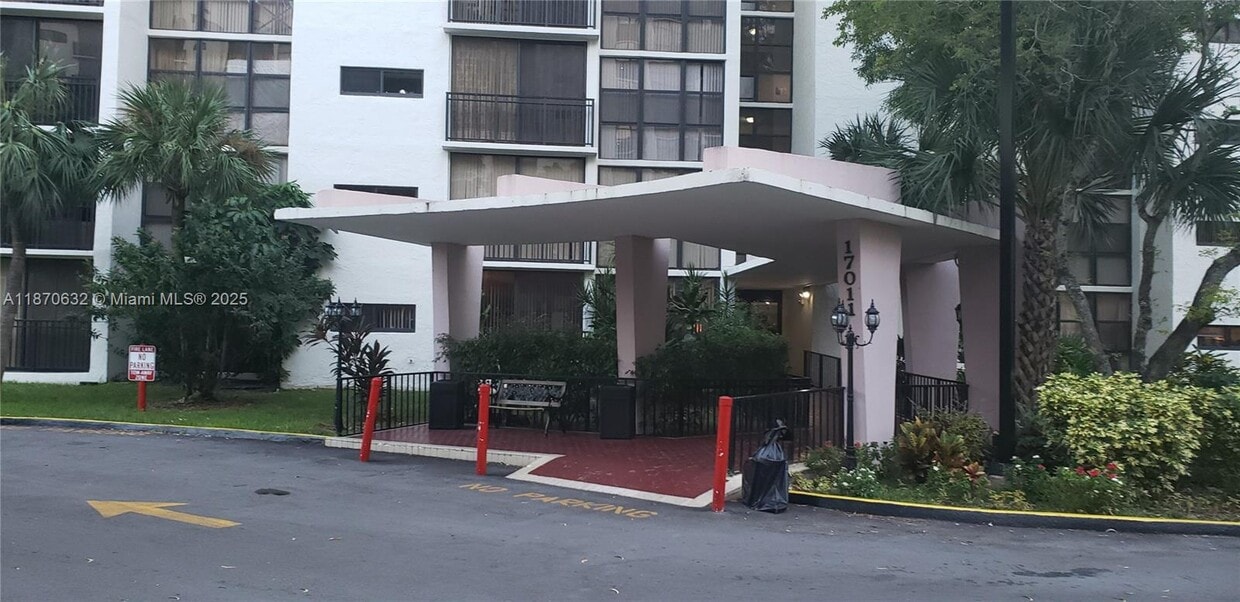 Primary Photo - 17011 N Bay Rd