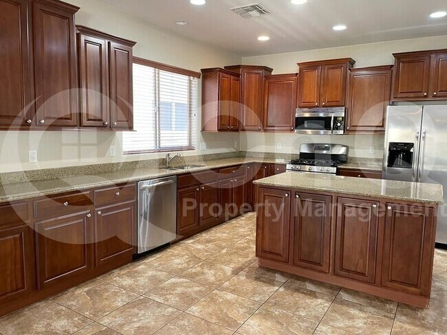Building Photo - 1274 W Varese Way
