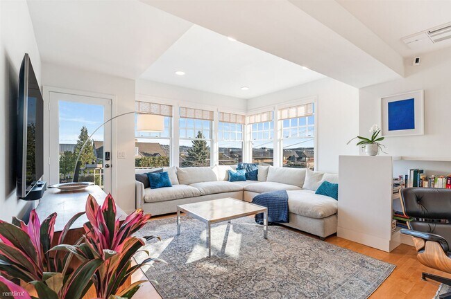 Foto del edificio - 5 br, 3.5 bath House - 903 Lakeside Avenue...