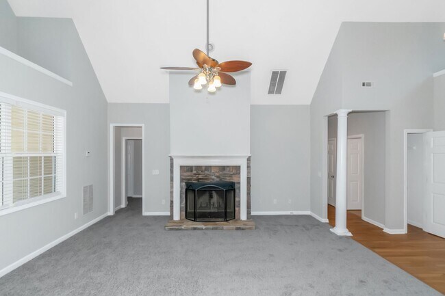 Building Photo - 4 Bedroom, 2 Bath Home in the Great Fairfi...