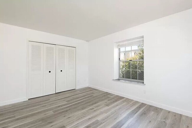 Bedroom 1 - 1915 Mount Vernon Ct