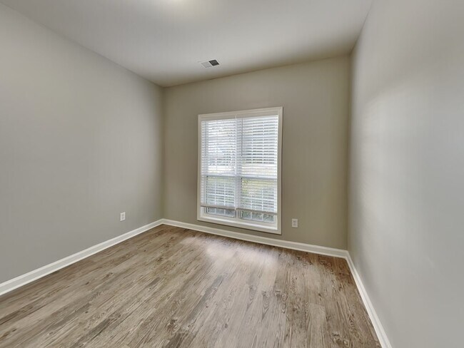 Building Photo - 61 Thunder Ridge Ln