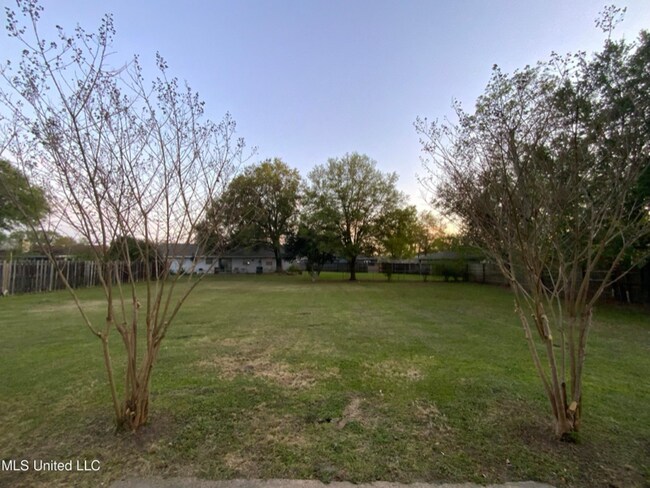 Foto del edificio - 11658 Lorraine Rd