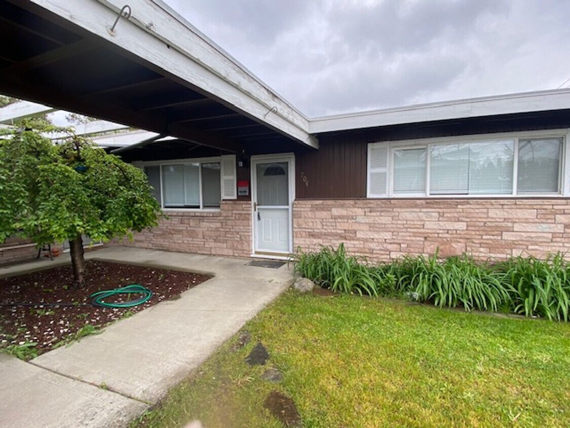 Primary Photo - Fido-friendly Central Valley 2 bedroom dup...