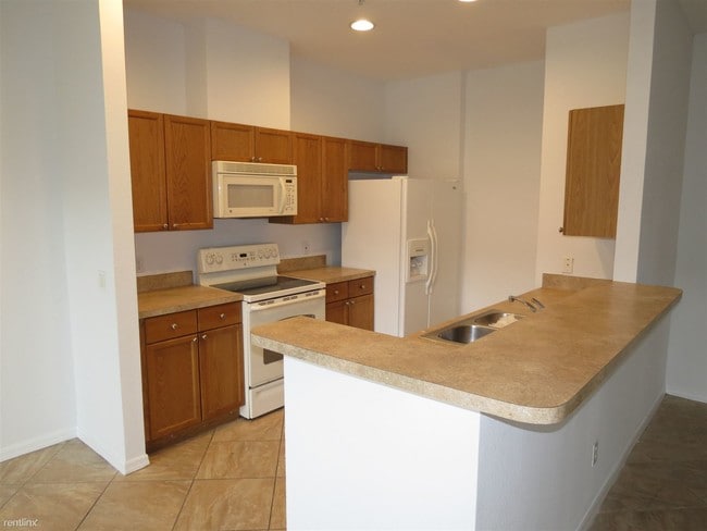Building Photo - 2 br, 2.5 bath Townhome - Barclay Reserve
