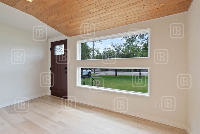 Foto del edificio - 12707 E Main Ave