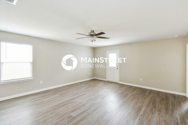Foto del edificio - 3 Bedroom Pet-Friendly Home in San Antonio, TX with Main Street Renewal