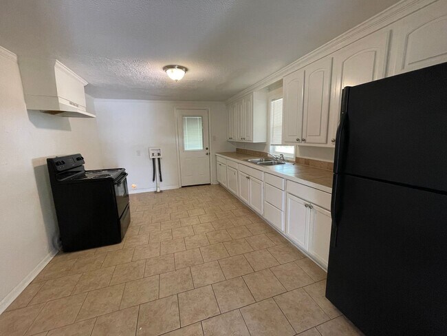 Building Photo - Home for rent!