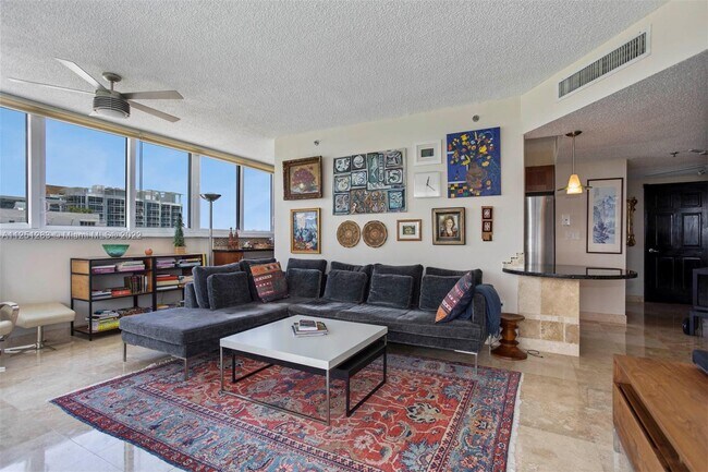 Building Photo - 6422 Collins Ave