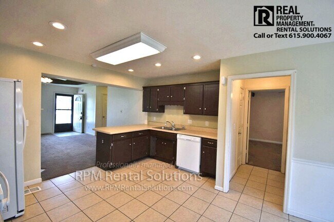 Foto del edificio - PENDING*3BR/2BA in LaVergne w/ 2-car garage, fenced in backyard, walk to Percy Priest Lake!