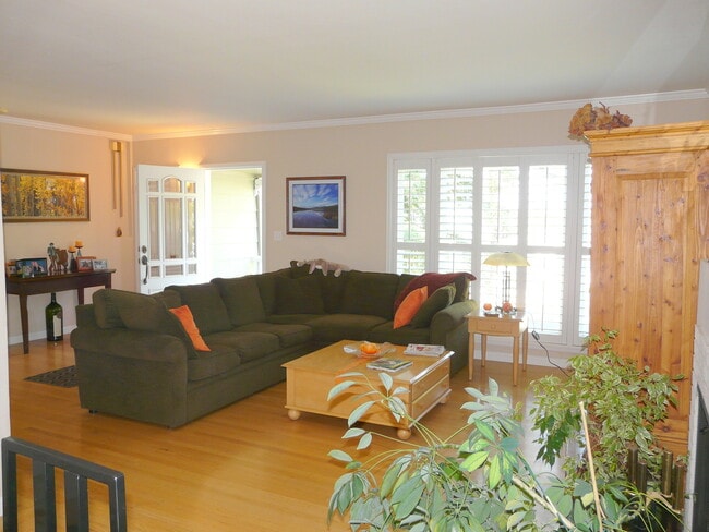 Building Photo - 2 Bedrooms, 1 Bathroom Popular Alta Height...